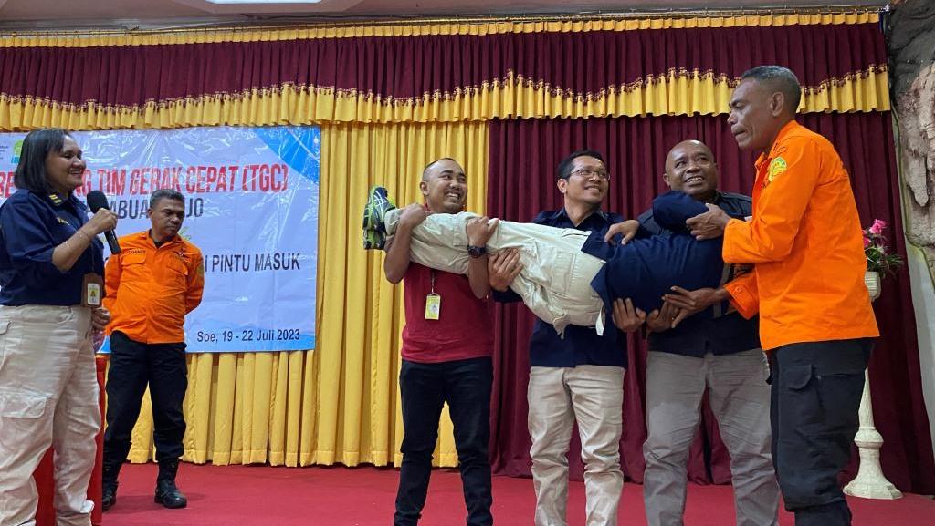 REFRESING TIM TGC KKP KUPANG UNDANG BASARNAS KUPANG UNTUK MEMBERIKAN MATERI TANGGAP DARURAT KECELAKAAN