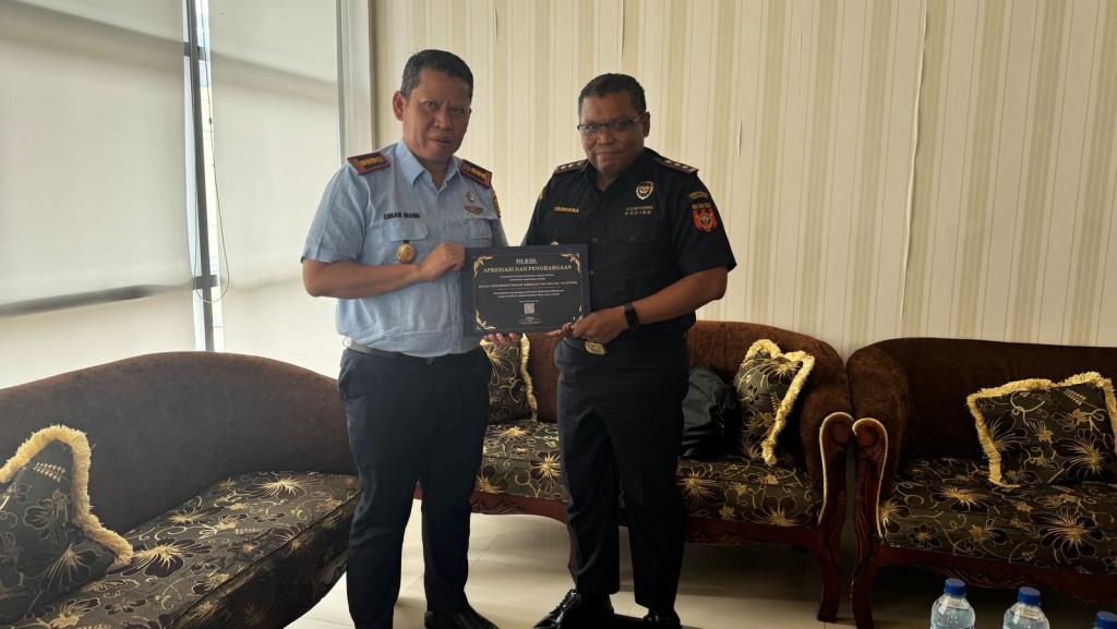 BKK Kelas I Kupang Menerima Penghargaan atas Partisipasi dalam Implementasi National Logistics Ecosystem (NLE)