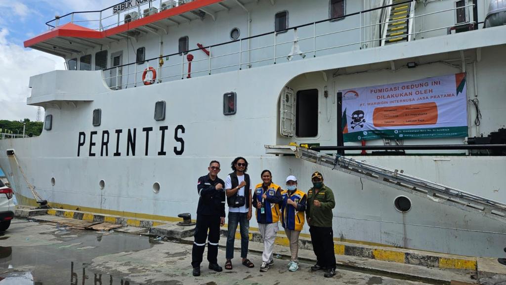 BKK Kupang Lakukan Fumigasi Kapal KM Sabuk Nusantara 73 di Pelabuhan Laut Tenau