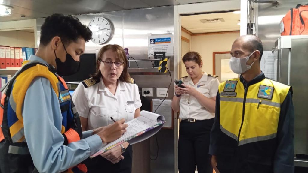 BKK Kupang Lakukan Pemeriksaan Kapal Asing MS. Silver Cloud di Pelabuhan Tenau