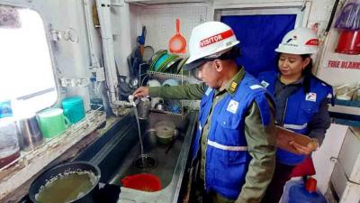 Pemeriksaan Kapal MT Aviani PT. Pertamina di Wilker Pelabuhan Laut Atapupu