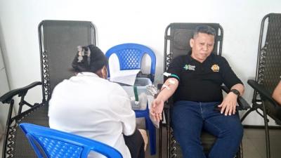 Memeriahkan HKN ke 59, KKP Kupang Menyelenggarakan Pemeriksaan Kesehatan dan Donor Darah di Pelabuhan Tenau Kupang