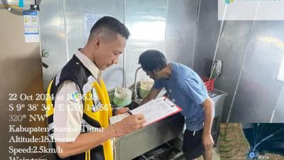 Pemeriksaan Kapal KM Tanto Keluarga oleh Wilayah Kerja Pelabuhan Laut Waingapu