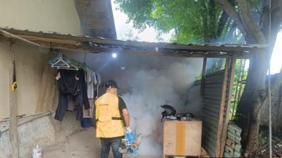 Pengendalian Vektor Penyakit Demam Berdarah di Perumahan Pos Bandara El Tari Kupang