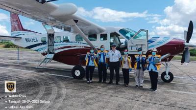 BKK Kupang Laksanakan Pemeriksaan dan Disinseksi Pesawat Cessna Caravan C208 di Bandara El Tari